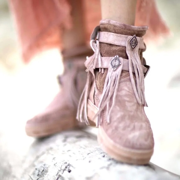 Free People Karma Of Charms Cali Mocc Boot Uluru Old Yuta Natural Suede - Picture 11 of 13